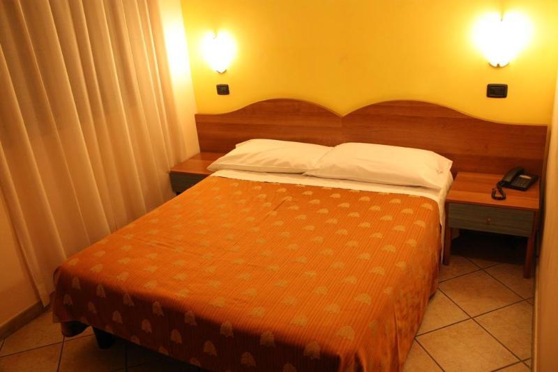 Hotel Sara Milan Luaran gambar