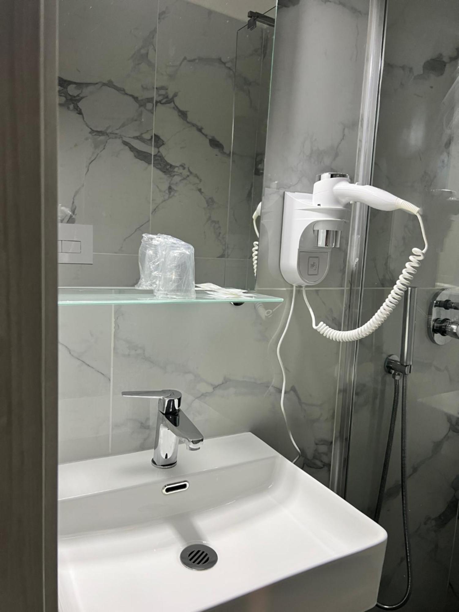 Hotel Sara Milan Luaran gambar